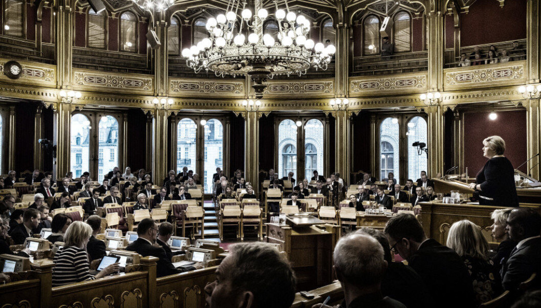Det er ikke mange med yrkesfaglig bakgrunn i Stortinget. Faktisk så få at det kan være et demokratisk problem, sier flere politikere og samfunnsdebattanter til Yrke. Foto: Heiko Junge / NTB scanpix. Det er ikke mange med yrkesfaglig bakgrunn i Stortinget. Faktisk så få at det kan være et demokratisk problem, sier flere politikere og samfunnsdebattanter til Yrke. Foto: Heiko Junge / NTB scanpix.