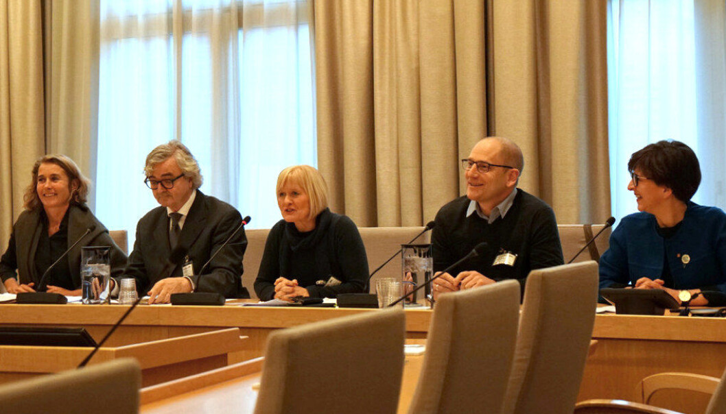 Seniorrådgiver Kristin Vik i Utdanningsforbundet, leder Petter Aaslestad i Forsker-forbundet, leder Ragnhild Lied i Unio, leder Steffen Handal i Utdanningsforbundet og leder Eli Gunhild By i Sykepleierforbundet under høringen om fagskolemeldingen på Stortinget. Foto: Marianne Ruud. Seniorrådgiver Kristin Vik i Utdanningsforbundet, leder Petter Aaslestad i Forsker-forbundet, leder Ragnhild Lied i Unio, leder Steffen Handal i Utdanningsforbundet og leder Eli Gunhild By i Sykepleierforbundet under høringen om fagskolemeldingen på Stortinget. Foto: Marianne Ruud.