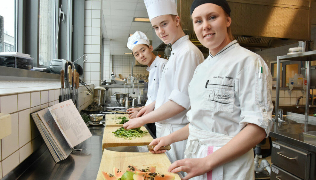 Joachim Hjellnes, Kristian Berger Nilsen og Andrea Lovise Nygaard satser alle på en karriere som gourmetkokker. Foto: Wenche Schjønberg