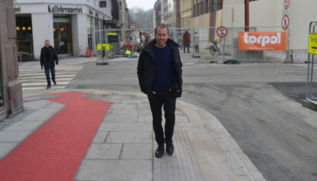 – Det er noe veldig fint med måten å lære på som man gjør i håndverksfagene. Det å lære av folk som er eldre enn deg, og se hva de gjør, er en type kunnskap og kompetanse som vi ikke kan skrive ned i noen bøker. Det må holdes i live, sier Jonas Bals. Foto: Snorre Schjønberg – Det er noe veldig fint med måten å lære på som man gjør i håndverksfagene. Det å lære av folk som er eldre enn deg, og se hva de gjør, er en type kunnskap og kompetanse som vi ikke kan skrive ned i noen bøker. Det må holdes i live, sier Jonas Bals. Foto: Snorre Schjønberg