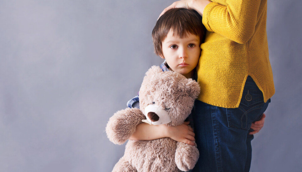 Vi tror at sosial angst kan bli bagatellisert både fra barnehagepersonalet og i samfunnet. Er barnehageansatte redde for å ta det opp, eller er det fordi de har for liten kunnskap til å skille mellom angst og sjenanse? spør artikkelforfatterne. Foto: Fotolia.com