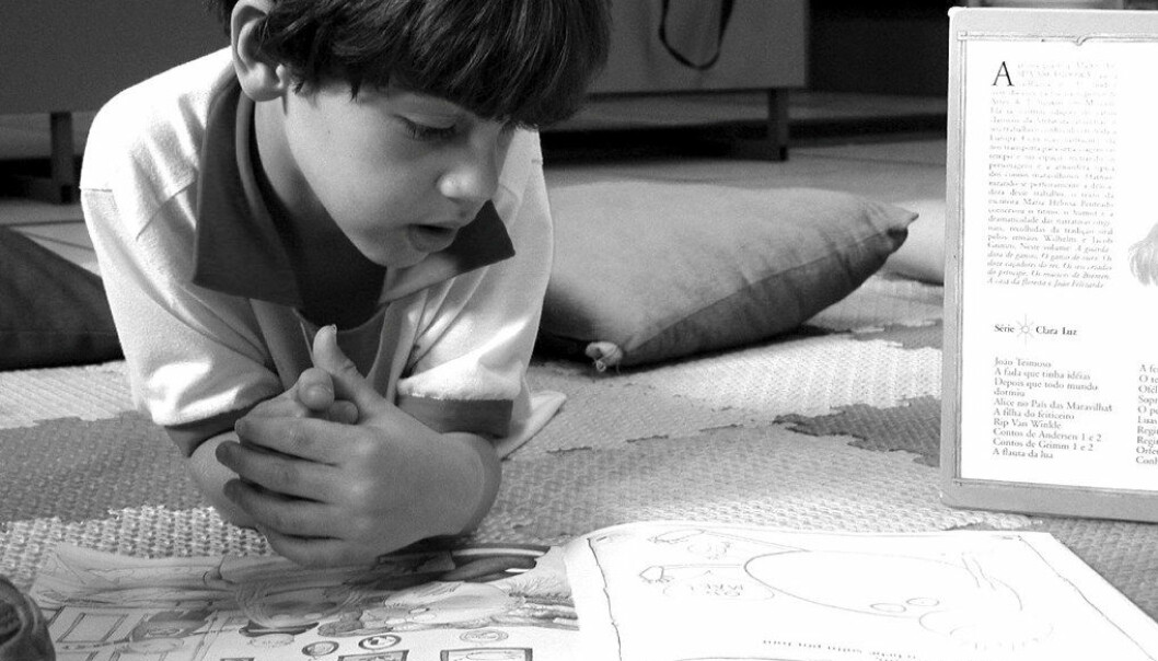 Mange barn trenger hjelp til å lære å leke. Forskning viser at flere av de barna som strever med å komme inn i leken også har manglende språkkunnskaper, skriver Marit Heesbråten. Ill.foto: Joana Franca, Free Images