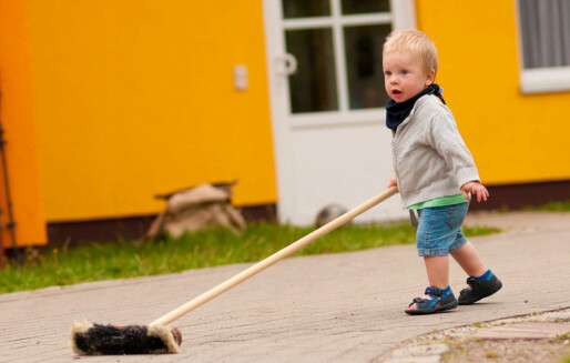 – I Norge får barna være med å koste ute - i USA ville barnehagen bli saksøkt