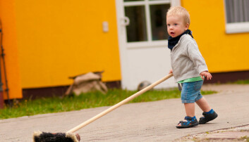 – I Norge får barna være med å koste ute i barnehagen. I USA ville barnehagen bli saksøkt
