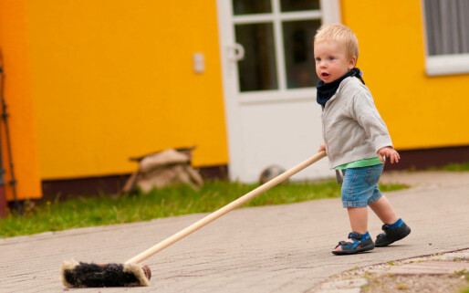 – I Norge får barna være med å koste ute i barnehagen. I USA ville barnehagen bli saksøkt