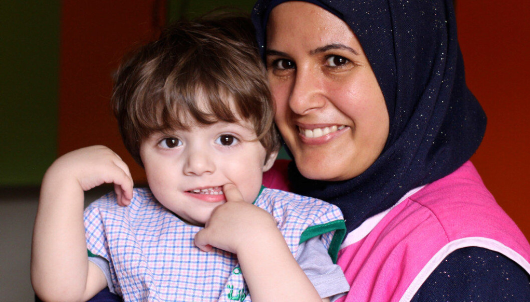 Pedagog Zahraa Bajouk føler ikke at hun og Jawad blir spionert på til tross for at City of Angels barnehage har 16 overvåkingskameraer. Foto:Miriam Lykke Schultz Pedagog Zahraa Bajouk føler ikke at hun og Jawad blir spionert på til tross for at City of Angels barnehage har 16 overvåkingskameraer. Foto:Miriam Lykke Schultz