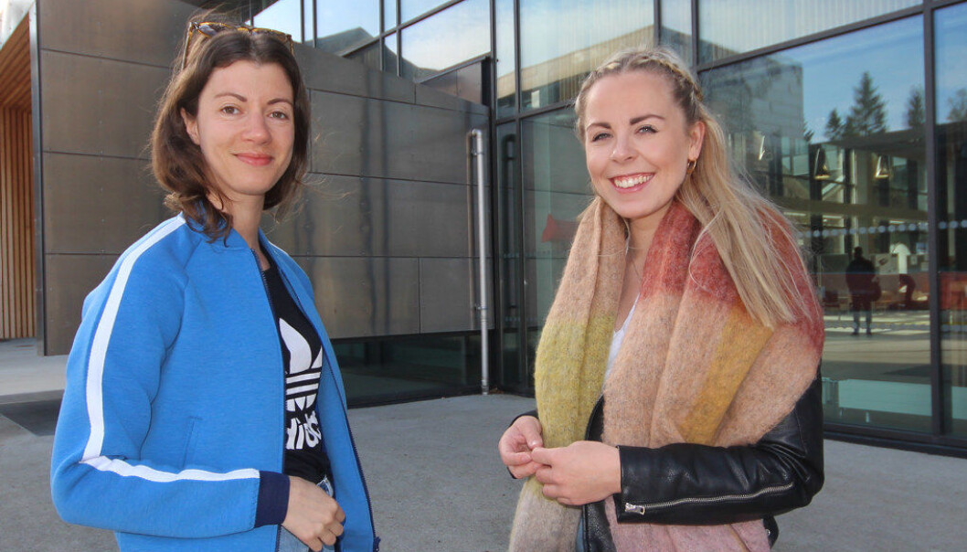 Masterstudenter Evelyn Eggum (f.v.) og Siri-Mari Horvei mener at ansatte med masterutdanning blir en viktig pådriver for feltet. De er med på å sikre både kvalitet, innhold og utvikling, sier Horvei. Foto: Trine Melheim Næss Masterstudenter Evelyn Eggum (f.v.) og Siri-Mari Horvei mener at ansatte med masterutdanning blir en viktig pådriver for feltet. De er med på å sikre både kvalitet, innhold og utvikling, sier Horvei. Foto: Trine Melheim Næss