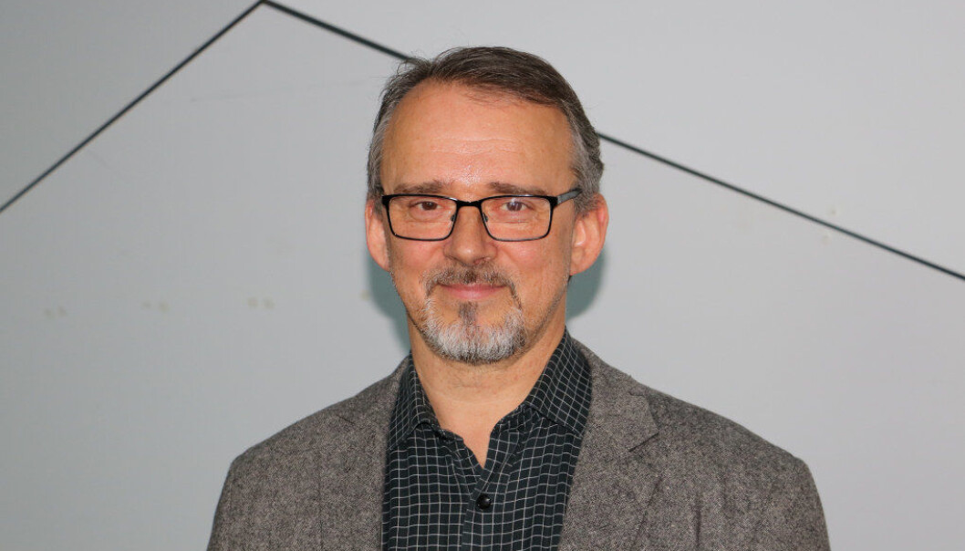 – Det er viktig å tenke at styring og forandring ikke bare er noe negativt, sier professor Kjetil Børhaug ved Universitetet i Bergen. Han la frem en oversikt over hvordan fremtidens styrerrolle kan bli på styrerkonferansen i regi av Utdanningsforbundet. Foto: Line Fredheim Storvik – Det er viktig å tenke at styring og forandring ikke bare er noe negativt, sier professor Kjetil Børhaug ved Universitetet i Bergen. Han la frem en oversikt over hvordan fremtidens styrerrolle kan bli på styrerkonferansen i regi av Utdanningsforbundet. Foto: Line Fredheim Storvik