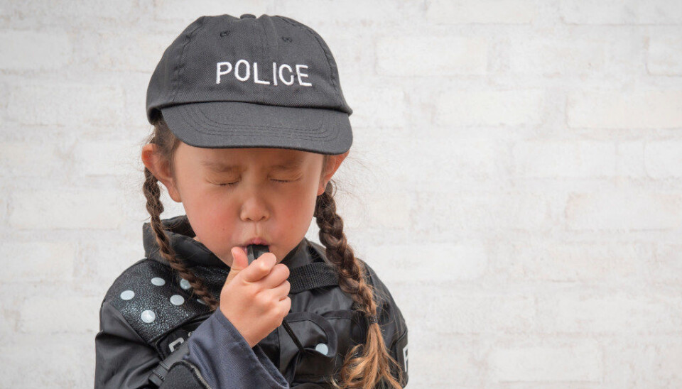 Barna lagde færre regler i sin egen lek, men straks de voksne ble involvert slo regelverket inn, som under måltider og samlingsstunder, viser studier. Illustrasjonsfoto: Fotolia.com