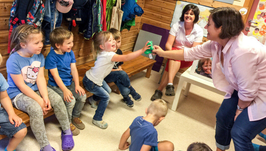 De pedagogiske lederne Line Solberg (t.v.) og Elisabeth Fagerbakke med Mathilde Sleen Hafting (f.v), Elias Haugen Havnen, Amanda Norheim Monsen og Sjur Gjeraker Jæger. De pedagogiske lederne Line Solberg (t.v.) og Elisabeth Fagerbakke med Mathilde Sleen Hafting (f.v), Elias Haugen Havnen, Amanda Norheim Monsen og Sjur Gjeraker Jæger.