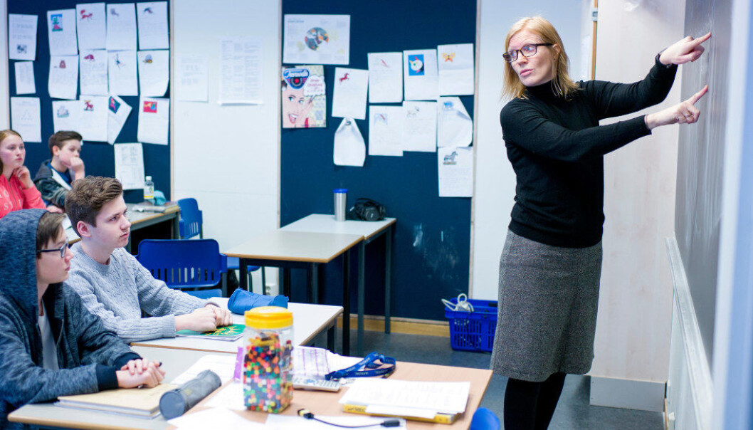 Det er store forskjeller fra fylke til fylke i antall lærerspesialister; nå vil regjeringen ha flere. På bildet: Lærerspesialist Gunnhild Borge Eilertsen spør elevene om de kan forklare forskjellene mellom partall og oddetall. Arkivfoto: Utdanning Det er store forskjeller fra fylke til fylke i antall lærerspesialister; nå vil regjeringen ha flere. På bildet: Lærerspesialist Gunnhild Borge Eilertsen spør elevene om de kan forklare forskjellene mellom partall og oddetall. Arkivfoto: Utdanning