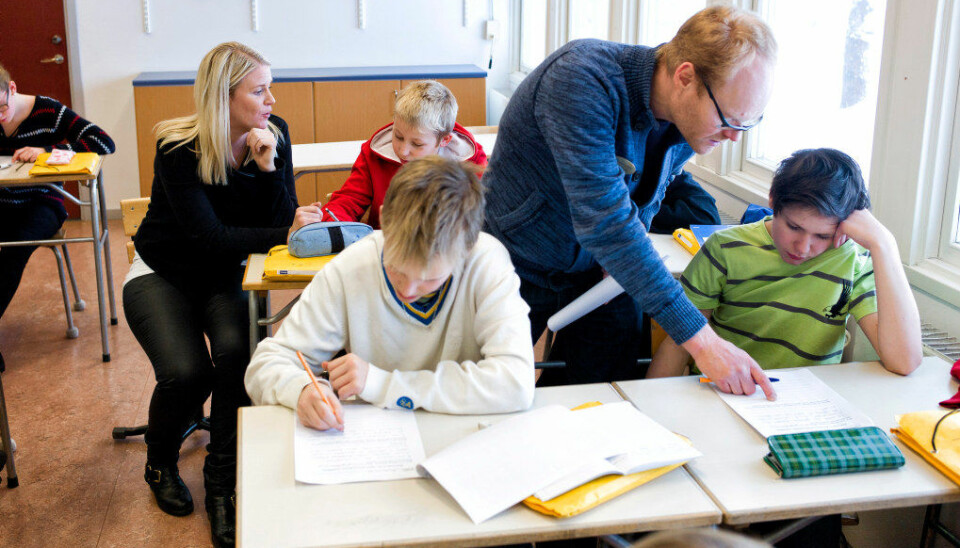 Hvem skal få gå på de mest attraktive skolene i Sverige? De som trekker de rette loddene eller blir kvotert inn, mener OECD. Arkivfoto: Erik M. Sundt