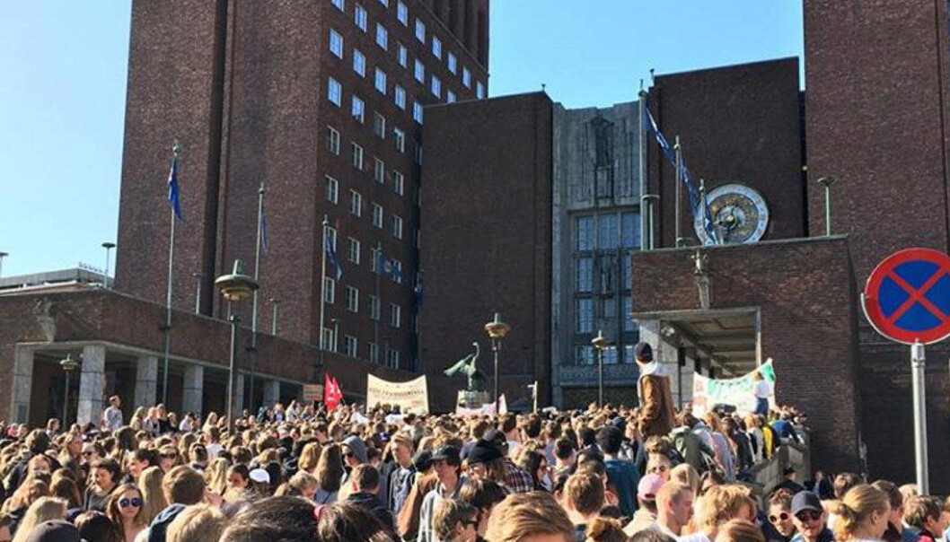Udir skriver en klimastreik vanligvis ikke vil kunne regnes som politisk arbeid. Bildet er fra elevdemonstrasjonene utenfor rådhuset i Oslo i 2016. Foto: Ena Holterman Ødegaard Udir skriver en klimastreik vanligvis ikke vil kunne regnes som politisk arbeid. Bildet er fra elevdemonstrasjonene utenfor rådhuset i Oslo i 2016. Foto: Ena Holterman Ødegaard
