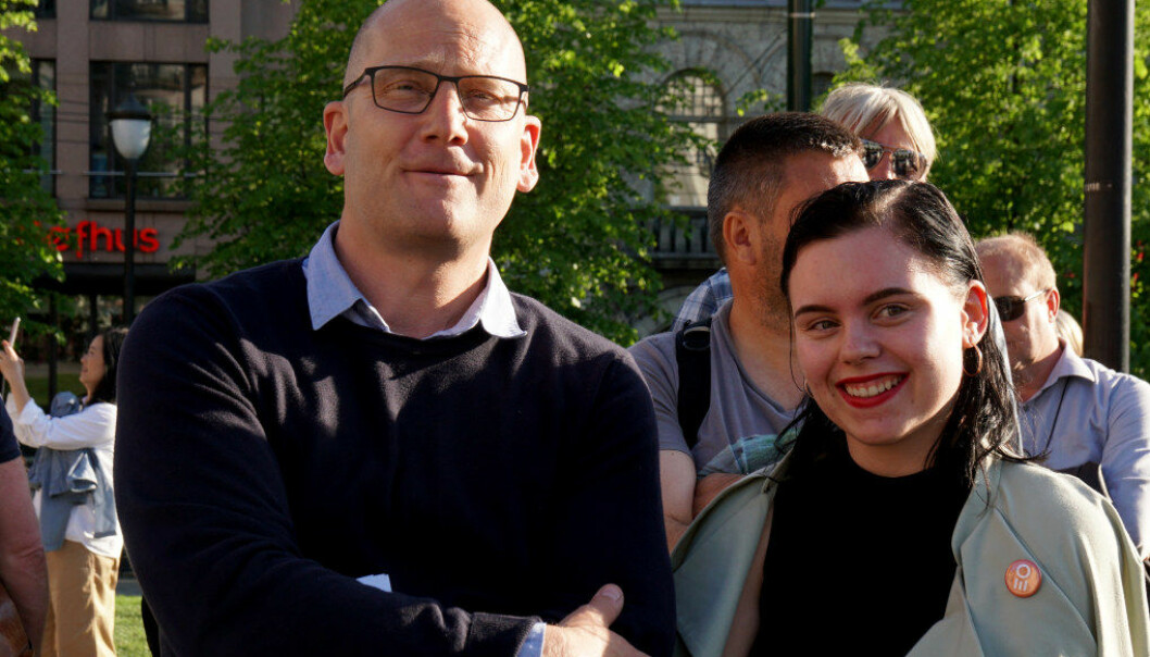 Roste aktivisme. Her demonstrerer Steffen Handal og Agathe Waage til støtte for en bedre ytringskultur i Osloskolen våren 2018. Foto: Marianne Ruud
