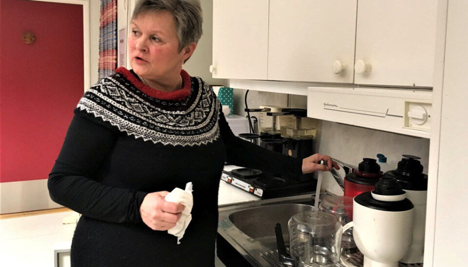 – Hvert fjerde år er oppvekstsenteret her nedleggingstrua, sier Eva Marie Storø, lærer på Vik og hovedtillitsvalgt i Kvæfjord kommune. Foto: Sonja Holterman