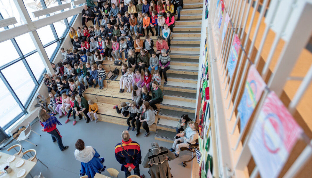 På Tanabru skole i Tana kommune i Finnmark åpnet de dagen med samenes nasjonalsang for å feire dagen. Foto: Alf Ove Hansen. På Tanabru skole i Tana kommune i Finnmark åpnet de dagen med samenes nasjonalsang for å feire dagen. Foto: Alf Ove Hansen.
