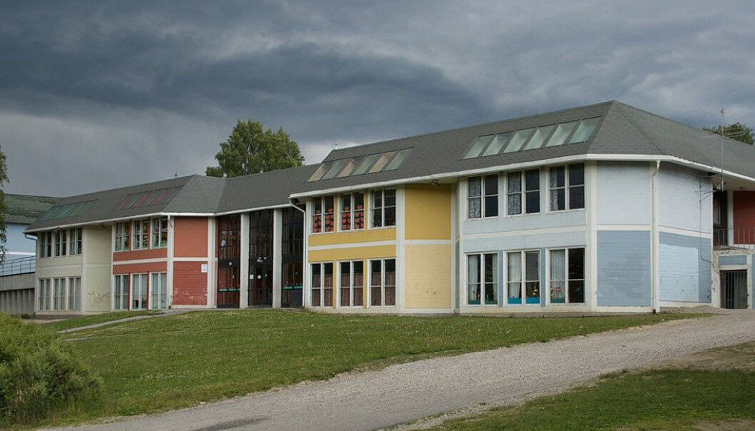 Ved alle de 19 skolene i kommunen har de ansatte med annen høyere utdanning enn lærer. Mange er barnevernspedagoger. Også her ved Lunde barneskole. Foto: Bitjunge Ved alle de 19 skolene i kommunen har de ansatte med annen høyere utdanning enn lærer. Mange er barnevernspedagoger. Også her ved Lunde barneskole. Foto: Bitjunge