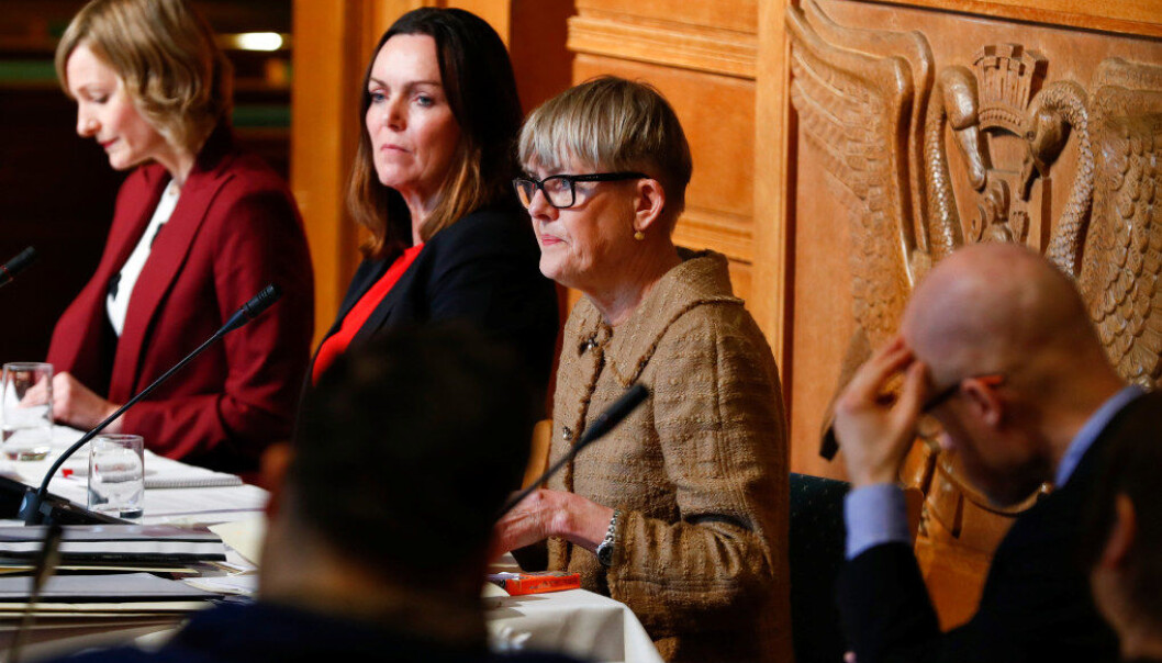 Avgått direktør for Utdanningsetaten i Oslo, Astrid Søgnen (til høyre), avviste kritikken mot henne fra byråd Inga Marte Thorkildsen (til venstre) i høringen i Oslo rådhus torsdag. I midten: konstituert direktør Kari Andreassen. Foto: Heiko Junge/NTB Scanpix Avgått direktør for Utdanningsetaten i Oslo, Astrid Søgnen (til høyre), avviste kritikken mot henne fra byråd Inga Marte Thorkildsen (til venstre) i høringen i Oslo rådhus torsdag. I midten: konstituert direktør Kari Andreassen. Foto: Heiko Junge/NTB Scanpix