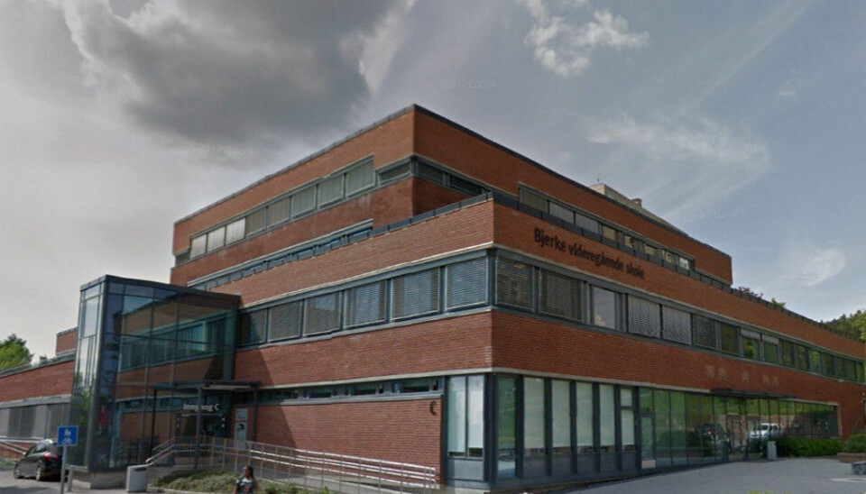 Bjerke videregående skole er en av skolene i Oslo der det er blitt skutt med fyrverkeri innendørs tirsdag. Arkivfoto: Google Maps