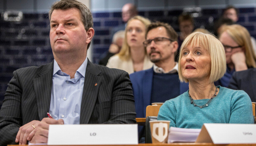 Arbeidsminister Anniken Hauglie (H) presenterte den nye IA-avtalen på en pressekonferanse tirsdag. Lo-leder Hans-Christian Gabrielsen og Unio-leder Ragnhild Lied var tilstede. Foto: Ole Berg-Rusten / NTB Scanpix Arbeidsminister Anniken Hauglie (H) presenterte den nye IA-avtalen på en pressekonferanse tirsdag. Lo-leder Hans-Christian Gabrielsen og Unio-leder Ragnhild Lied var tilstede. Foto: Ole Berg-Rusten / NTB Scanpix