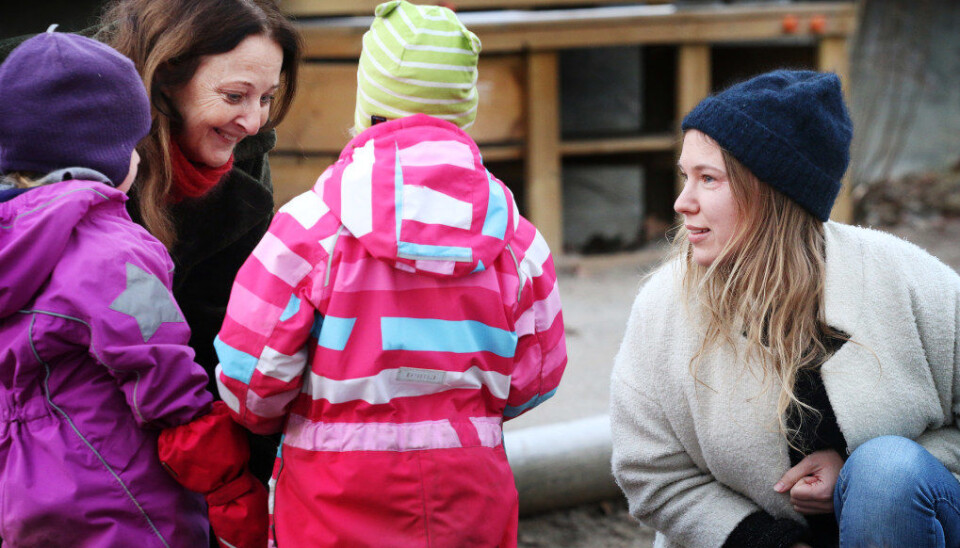 – Vi må tåle et kritisk blikk på barnehagen for å sikre kvaliteten for alle barnehagene i Norge, sier styrer Elin Kindem og barnehagelærer Anita Strømme i Tørtberg Kanvas-barnehage. Foto: Jørgen Jelstad.