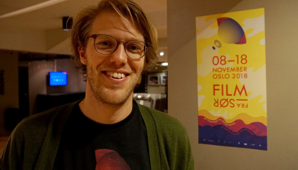 Ansvarlig for skolevisningene, Per Eirik Gilsvik, forteller Utdanning om noen av filmene på årets Film fra Sør. Sterke oppvekstskildringer preger handlingen i mange av årets filmer. Foto: Marianne Ruud
