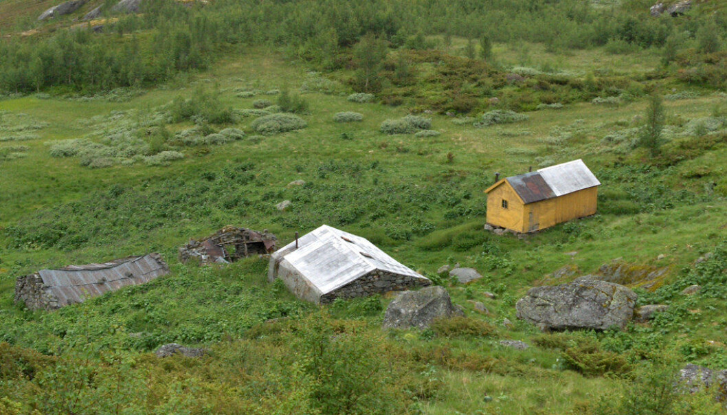 – Kunnskapen og det kollektive minnet om slitet bak velferdssamfunnet er i ferd med å forvitre. En konsekvens kan være at vi tar godene våre som gitte, i stedet for historisk fremarbeidede, skriver Roar Ulvestad. Bildet viser stølen Holmen i Aurlandsdalen i Sogn og Fjordane. Foto: Frode Inge Helland / Wikimedia Commons. – Kunnskapen og det kollektive minnet om slitet bak velferdssamfunnet er i ferd med å forvitre. En konsekvens kan være at vi tar godene våre som gitte, i stedet for historisk fremarbeidede, skriver Roar Ulvestad. Bildet viser stølen Holmen i Aurlandsdalen i Sogn og Fjordane. Foto: Frode Inge Helland / Wikimedia Commons.