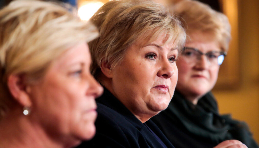 F.v: Partilederne i den sittende regjeringen. Siv Jensen, Erna Solbegr og Trine Skei Grande. - Å anerkjenne at arbeidstakere velger bort fagforeningsmedlemskap er mildt sagt oppsiktsvekkende, og man kan jo spekulere i hva neste utspill fra regjeringen kan bli. Kan vi forvente en honnør til dem som velger ikke å bruke stemmeretten, skriver Atle Oanes. F.v: Partilederne i den sittende regjeringen. Siv Jensen, Erna Solbegr og Trine Skei Grande. - Å anerkjenne at arbeidstakere velger bort fagforeningsmedlemskap er mildt sagt oppsiktsvekkende, og man kan jo spekulere i hva neste utspill fra regjeringen kan bli. Kan vi forvente en honnør til dem som velger ikke å bruke stemmeretten, skriver Atle Oanes.