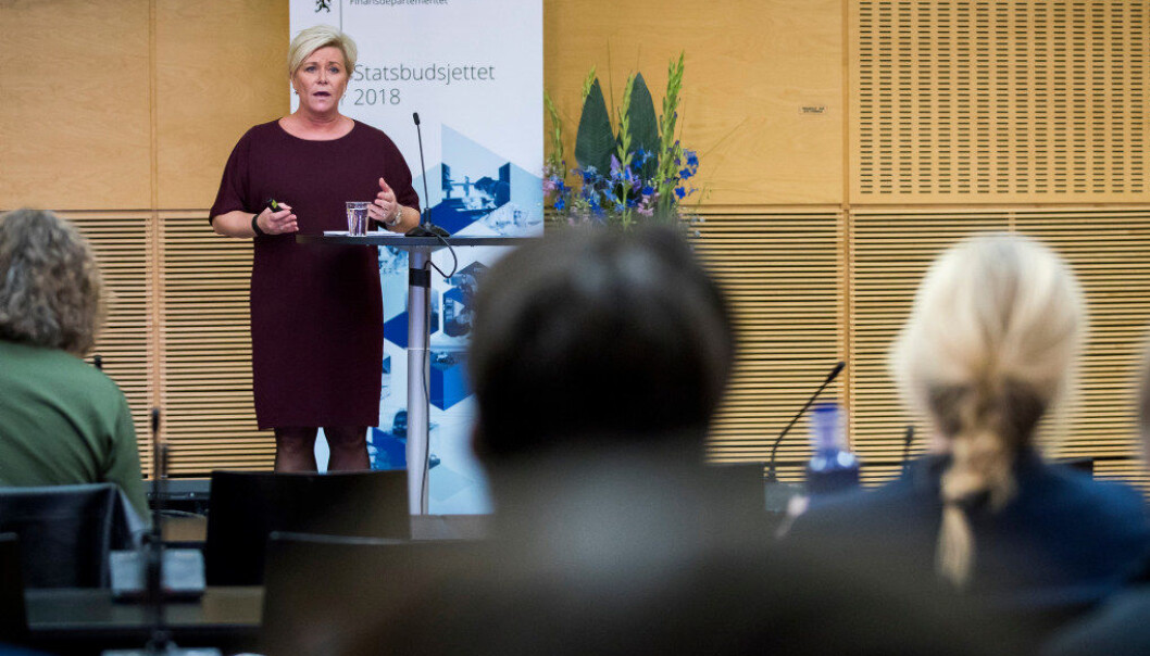 Finansminister Siv Jensen (Frp) holder pressekonferanse om statsbudsjettet 2018 i plenumssalen torsdag. I forkant av presentasjonen av budsjettet var det stor oppmerksomhet om å få på plass en lærernorm, skriver ansv. red. Knut HOvland i Utdanning i denne lederen. Foto: Heiko Junge / NTB scanpix Finansminister Siv Jensen (Frp) holder pressekonferanse om statsbudsjettet 2018 i plenumssalen torsdag. I forkant av presentasjonen av budsjettet var det stor oppmerksomhet om å få på plass en lærernorm, skriver ansv. red. Knut HOvland i Utdanning i denne lederen. Foto: Heiko Junge / NTB scanpix