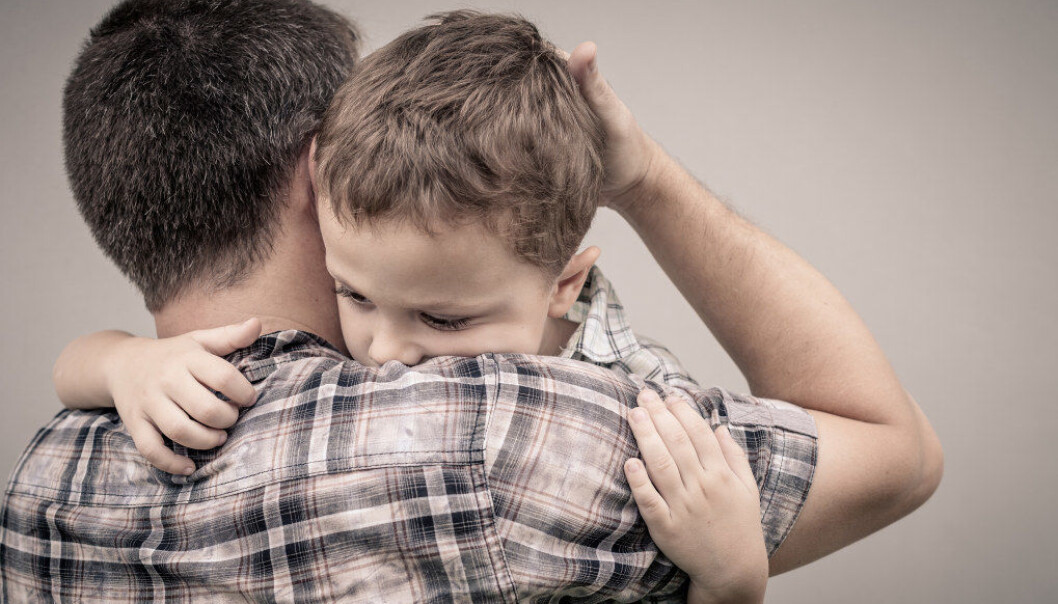 For barn som av ulike grunner ikke har en trygg tilknytning i hjemmet kan en barnehagelærer være den personen som representerer trygghet og stabilitet for barnet, og som gjør at det klarer seg. Foto: Fotolia. com For barn som av ulike grunner ikke har en trygg tilknytning i hjemmet kan en barnehagelærer være den personen som representerer trygghet og stabilitet for barnet, og som gjør at det klarer seg. Foto: Fotolia. com
