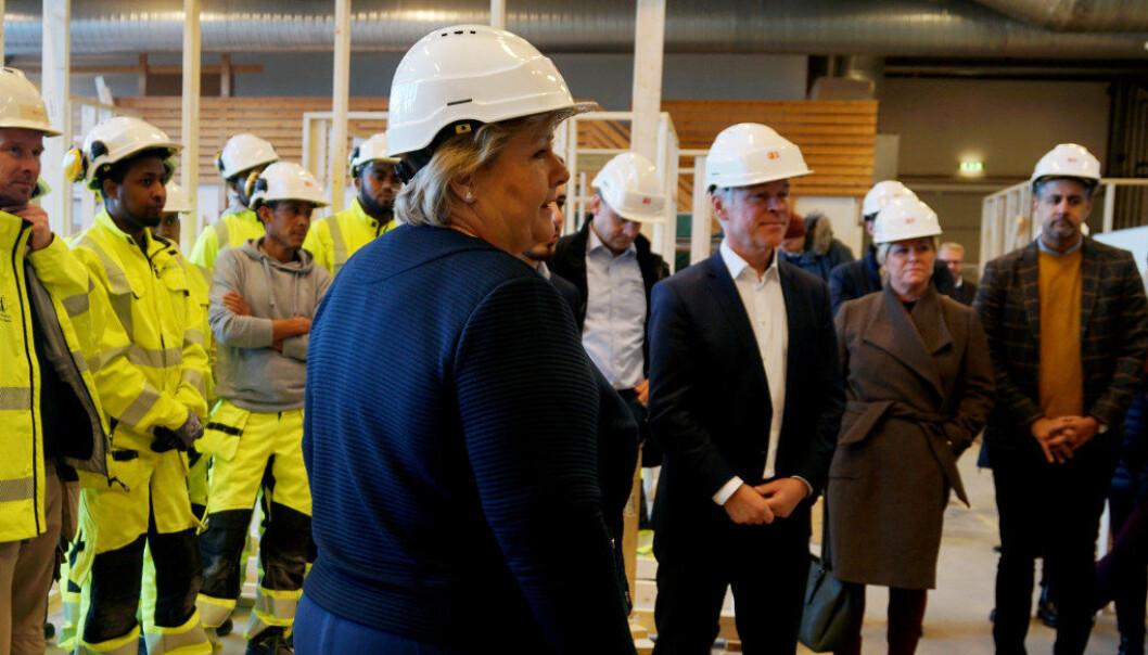 Erna Solberg, Jan Tore Sanner og Abid Q. Raja på Hellerud videregående skole i Oslo i dag. Foto: Marianne Ruud Erna Solberg, Jan Tore Sanner og Abid Q. Raja på Hellerud videregående skole i Oslo i dag. Foto: Marianne Ruud