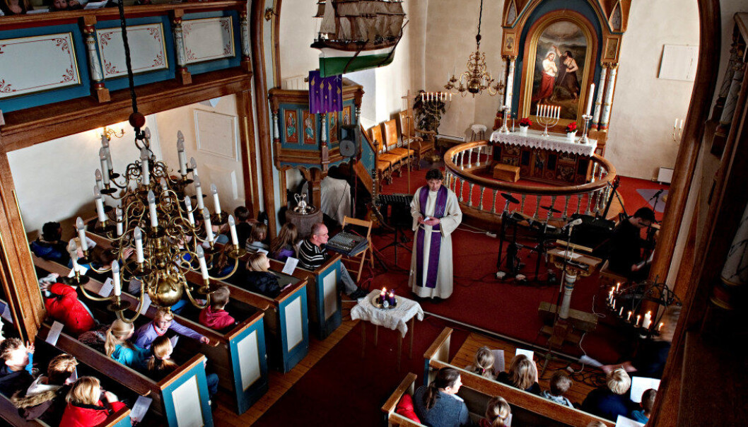 Bildet er fra en gudstjeneste for barn og ungdom i Skotbu og Kråkstad i 2010 Kråkstad kirke i Akershus. Foto: © Mimsy Møller / Samfoto Bildet er fra en gudstjeneste for barn og ungdom i Skotbu og Kråkstad i 2010 Kråkstad kirke i Akershus. Foto: © Mimsy Møller / Samfoto
