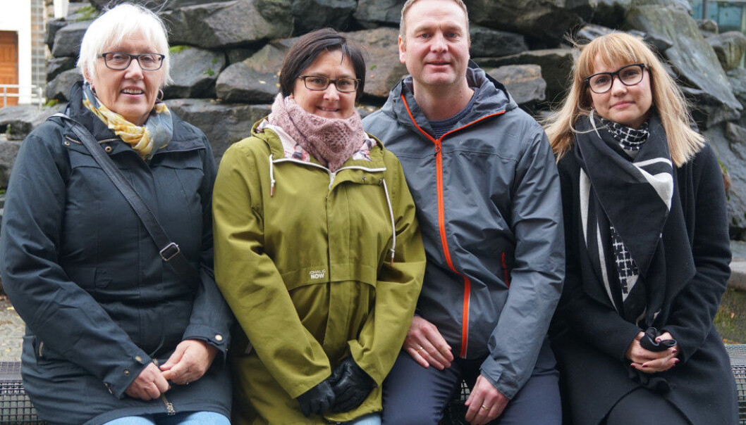 De fire konferansedeltakerne på skolelederkonferansen i Bergen synes Jan Tore Sanner er for uforpliktende når han snakker om drømmeskolen. De vil vite hvordan den skal realiseres. Fra venstre, Ruth Solberg, Linda Nilsen, Øystein Antonsen og Janne Kristine Johansen. Foto: Marianne Ruud De fire konferansedeltakerne på skolelederkonferansen i Bergen synes Jan Tore Sanner er for uforpliktende når han snakker om drømmeskolen. De vil vite hvordan den skal realiseres. Fra venstre, Ruth Solberg, Linda Nilsen, Øystein Antonsen og Janne Kristine Johansen. Foto: Marianne Ruud
