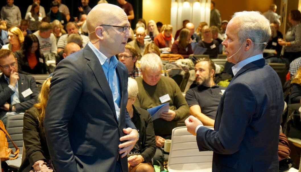 Utdanningsforbundets leder Steffen Handal (til venstre) og kunnskapsminister Jan Tore Sanner på skolelederkonferansen i Bergen. Foto: Marianne Ruud