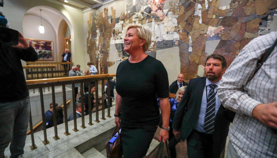 Finansminister Siv Jensen på vei fra Finansdepartementet til Stortinget for å legge frem neste års statsbudsjett. Foto: Cornelius Poppe / NTB scanpix Finansminister Siv Jensen på vei fra Finansdepartementet til Stortinget for å legge frem neste års statsbudsjett. Foto: Cornelius Poppe / NTB scanpix