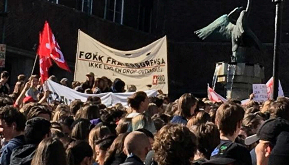 Det er elevene som sliter mest som rammes hardest av fraværsgrensa, mener Elevorganisasjonen. Bildet er fra en demonstrasjon utenfor rådhuset i Oslo i juni 2016.  Marianne Ruud