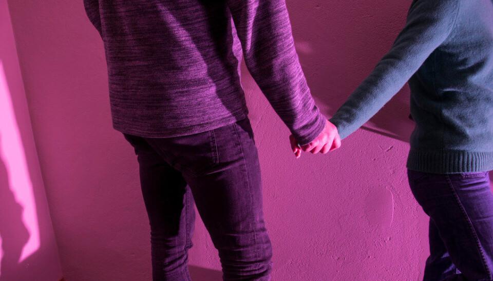 En lærer er dømt for seksuelle overgrep mot en elev, og for å ha sendt seksualiserte bilder av seg selv til jenta. NB! Personene på illustrasjonsbildet er ikke personene som omtales i saken. Foto: Erik. M. Sundt En lærer er dømt for seksuelle overgrep mot en elev, og for å ha sendt seksualiserte bilder av seg selv til jenta. NB! Personene på illustrasjonsbildet er ikke personene som omtales i saken. Foto: Erik. M. Sundt