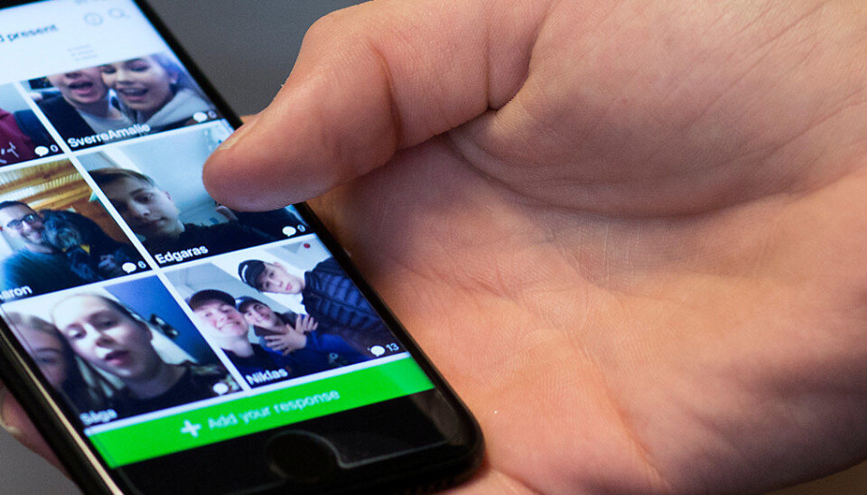 I Norge er det opp til den enkelte skole hvordan mobilen får brukes, men barne- og likestillingsminister Linda Hofstad Helleland ønsker å løfte fram mobilforbud som en nasjonal sak. Arkivfoto: Utdanning I Norge er det opp til den enkelte skole hvordan mobilen får brukes, men barne- og likestillingsminister Linda Hofstad Helleland ønsker å løfte fram mobilforbud som en nasjonal sak. Arkivfoto: Utdanning