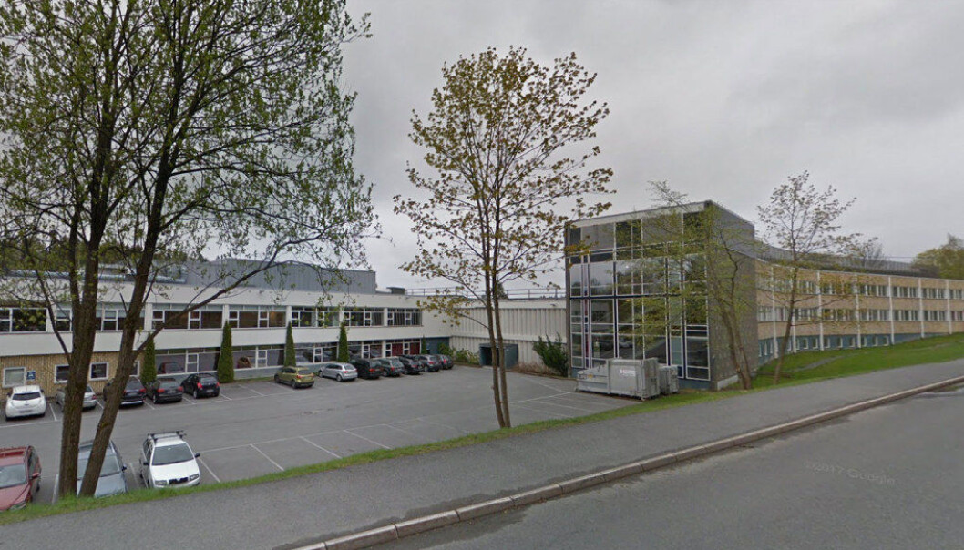 I morgen skal politiet møte tredjeklassingene ved Eikeli videregående skole (bildet). Foto: Google I morgen skal politiet møte tredjeklassingene ved Eikeli videregående skole (bildet). Foto: Google