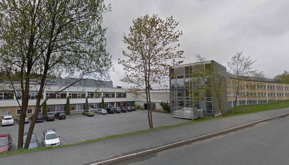 I morgen skal politiet møte tredjeklassingene ved Eikeli videregående skole (bildet). Foto: Google I morgen skal politiet møte tredjeklassingene ved Eikeli videregående skole (bildet). Foto: Google