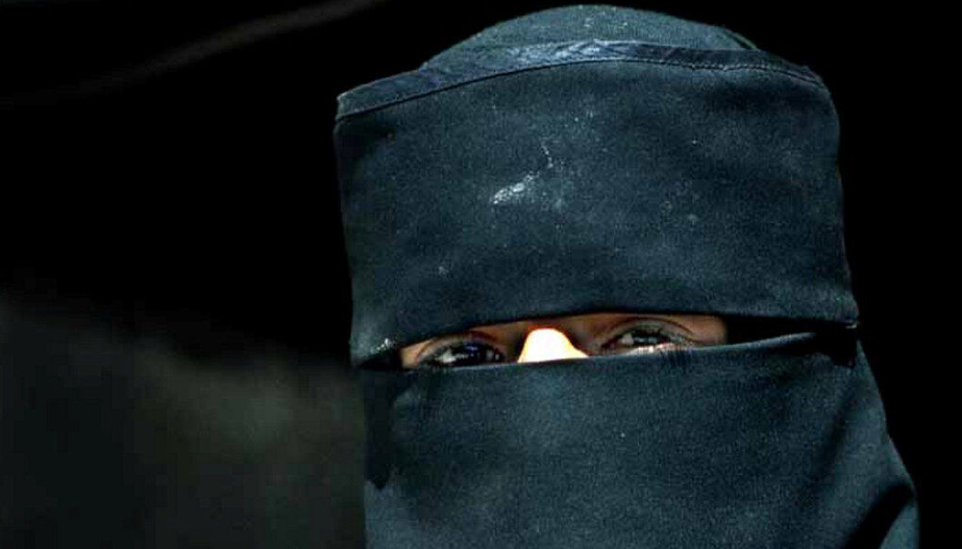 Forbudet gjelder plagg som finlandshette, nikab og burka, men omfatter ikke hijab. Arkivfoto: Utdanning Forbudet gjelder plagg som finlandshette, nikab og burka, men omfatter ikke hijab. Arkivfoto: Utdanning