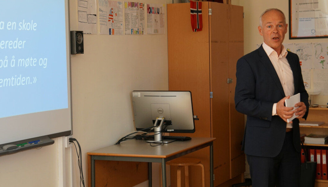I går var kunnskaps- og integreringsminister Jan Tore Sanner på Skøyen skole i Oslo for å snakke om neste fase i arbeidet med fagfornyelsen i grunnskolen og videregående skole. Foto: Marianne Ruud I går var kunnskaps- og integreringsminister Jan Tore Sanner på Skøyen skole i Oslo for å snakke om neste fase i arbeidet med fagfornyelsen i grunnskolen og videregående skole. Foto: Marianne Ruud