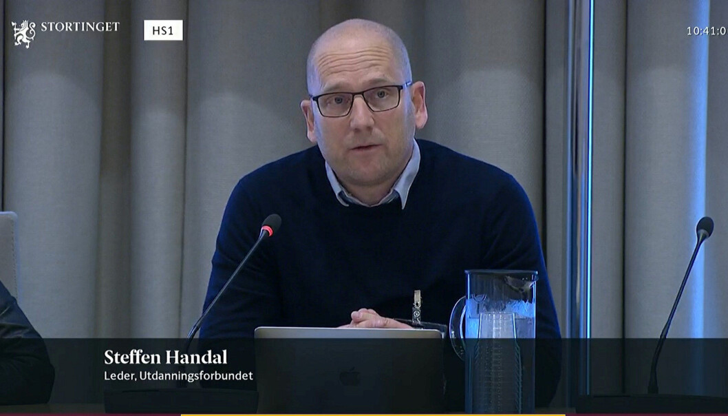 Utdanningsforbundet ga sin fulle støtte til forslaget om tillitsreform i skolen i høringen i utdannings- og forskningskomiteen, her ved leder Steffen Handal. Foto: Stortinget Utdanningsforbundet ga sin fulle støtte til forslaget om tillitsreform i skolen i høringen i utdannings- og forskningskomiteen, her ved leder Steffen Handal. Foto: Stortinget