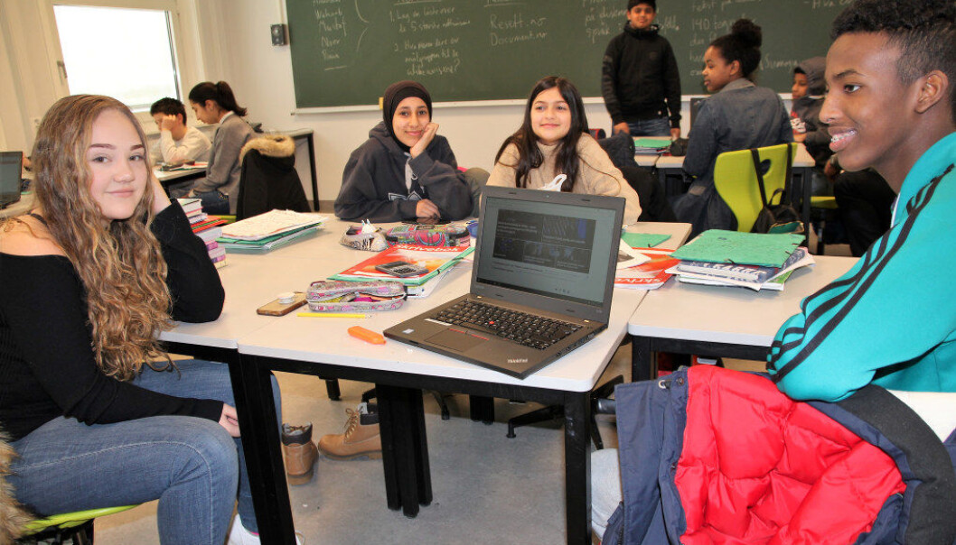 Melissa (14), Ruia (13), Martina (13) og Mustaf (13) er opprørt over kommentarene Sumaya Jird Ali har fått på nett. Foto: Sonja Holterman Melissa (14), Ruia (13), Martina (13) og Mustaf (13) er opprørt over kommentarene Sumaya Jird Ali har fått på nett. Foto: Sonja Holterman