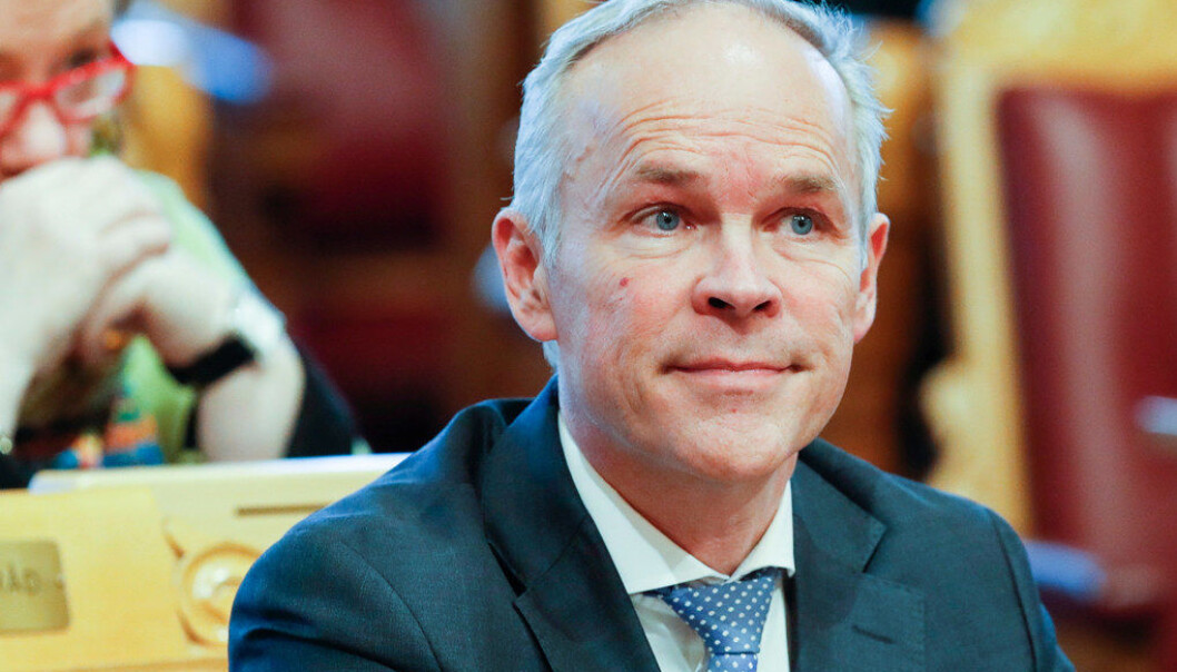 Kunnskapsminister Jan Tore Sanner (H) åpner for et yrkesforbud for overgrepsdømte i videregående skole. Foto: Heiko Junge / NTB scanpix Kunnskapsminister Jan Tore Sanner (H) åpner for et yrkesforbud for overgrepsdømte i videregående skole. Foto: Heiko Junge / NTB scanpix