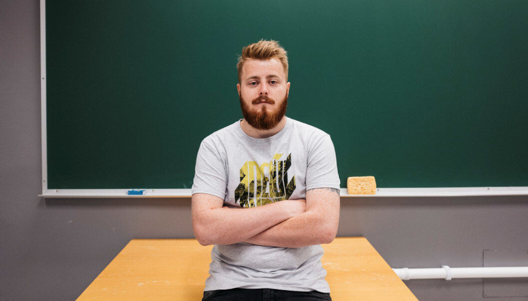 Lærerstudent Espen Walmsnæss tar fordypning i norsk, engelsk og samfunnsfag. Han mener det er rart at kommende lærere må ha 4 i matematikk, men kun behøver 3 i norsk, selv om de skal bli norsklærerer. Foto: Tommy Ellingsen Lærerstudent Espen Walmsnæss tar fordypning i norsk, engelsk og samfunnsfag. Han mener det er rart at kommende lærere må ha 4 i matematikk, men kun behøver 3 i norsk, selv om de skal bli norsklærerer. Foto: Tommy Ellingsen