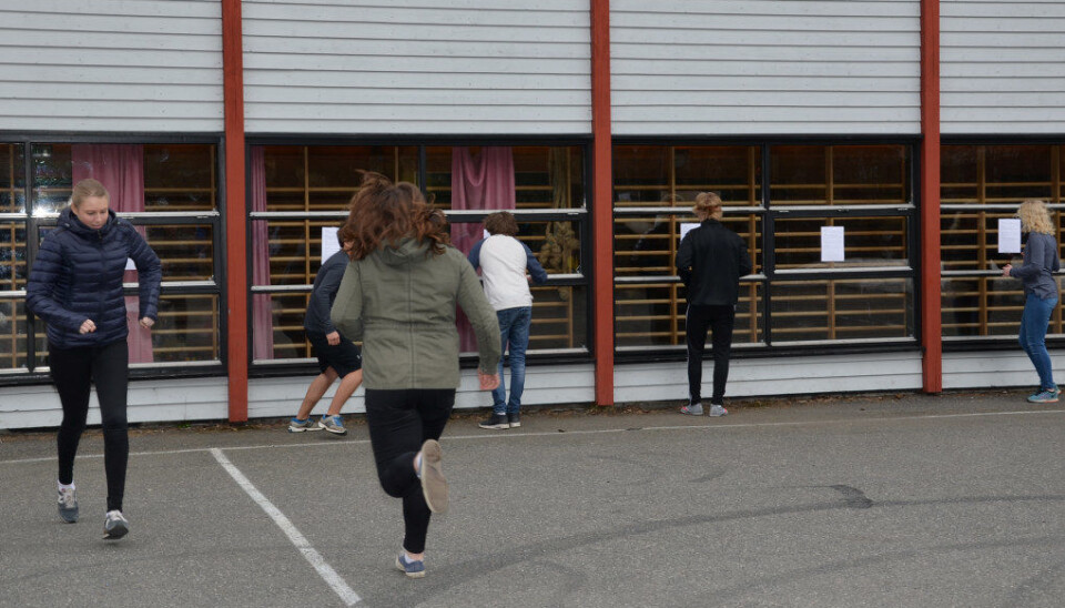Elevene ved Sannidal ungdomsskole i Kragerø har engelskstafett. Foto: Telemark fylkeskommune/Eva Susanne Drugg