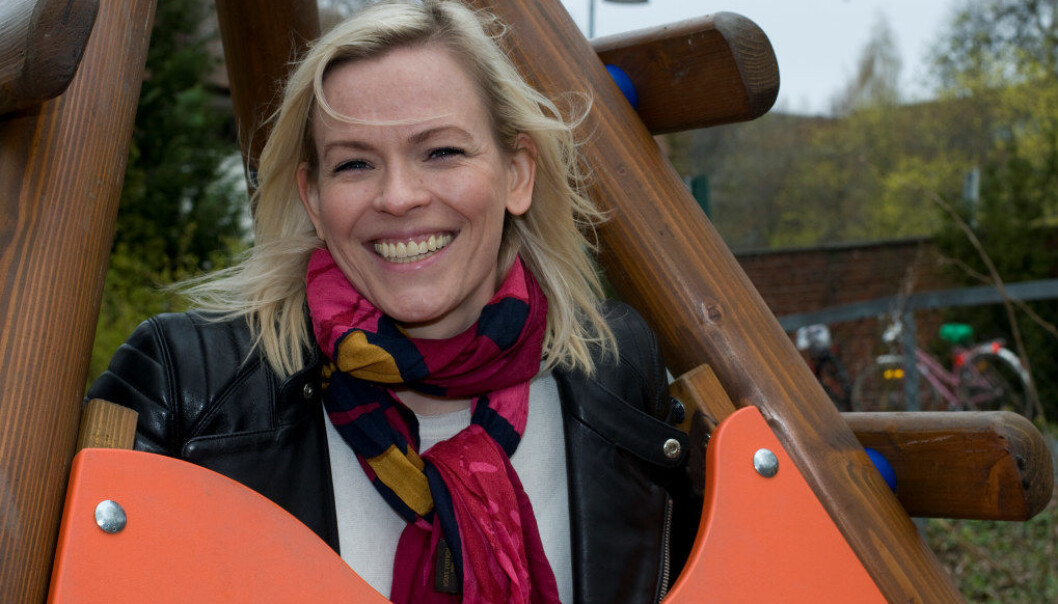 Carina Olset snuste på barnehageyrket før hun ble fanget i journalistikken. – Jeg er veldig glad i unger. Men jeg forsto raskt at det var veldig krevende. Jeg har voldsom respekt for dem som jobber med barn, sier NRK-programlederen. Foto: Bente Bolstad Carina Olset snuste på barnehageyrket før hun ble fanget i journalistikken. – Jeg er veldig glad i unger. Men jeg forsto raskt at det var veldig krevende. Jeg har voldsom respekt for dem som jobber med barn, sier NRK-programlederen. Foto: Bente Bolstad