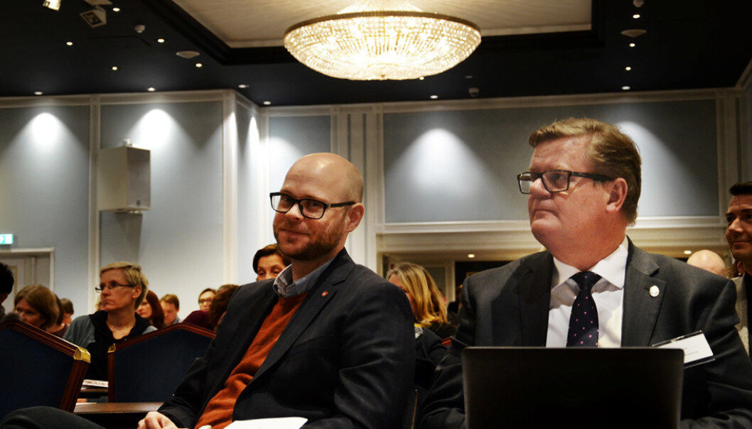 Byråd i Bergen kommune, Pål Hafstad Thorsen fra Arbeiderpartiet (t.v.), har kjempet for en bemanningsnorm i barnehagene i 15 år, men mener det nå går for fort i svingene. Han støttes av Høyres ordfører i Kristiansand, Harald Furre. Foto: Jørgen Jelstad Byråd i Bergen kommune, Pål Hafstad Thorsen fra Arbeiderpartiet (t.v.), har kjempet for en bemanningsnorm i barnehagene i 15 år, men mener det nå går for fort i svingene. Han støttes av Høyres ordfører i Kristiansand, Harald Furre. Foto: Jørgen Jelstad