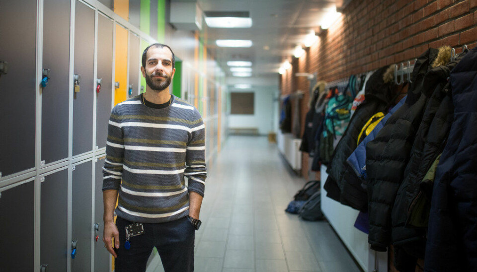 – Jeg var inne på tanken om å slutte, forteller ungdomsskolelærer Mehrdad Taherifard om den første tiden i yrket. Foto: Hans Skjong